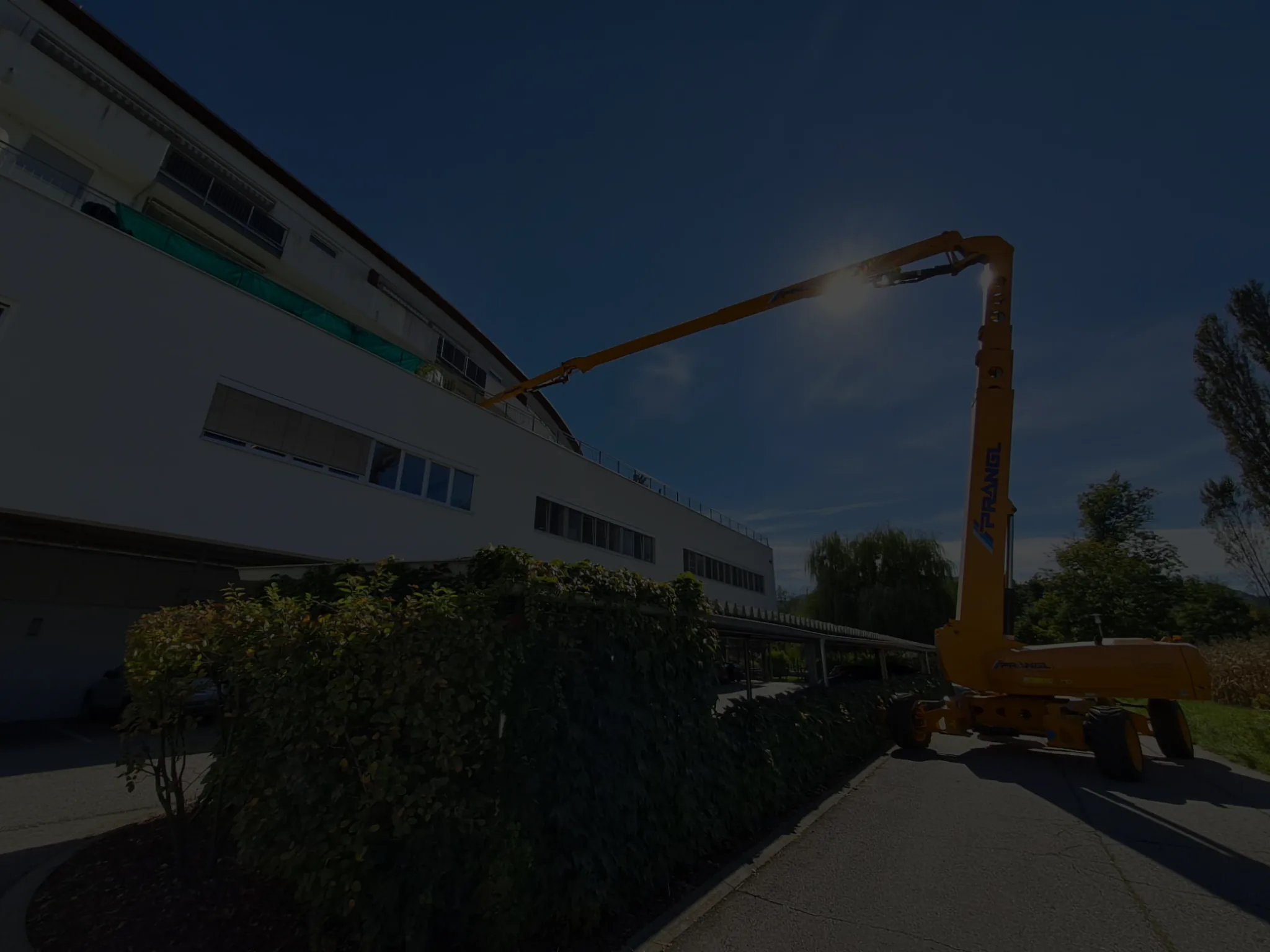 Bee Facility: Ihre Immobilie – unsere Fachkompetenz. Von der Dachfläche bis zum Keller.
